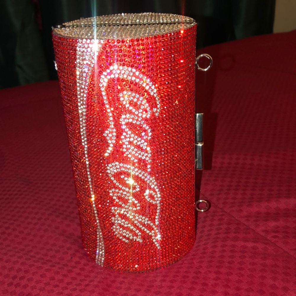 Bold and shiny !